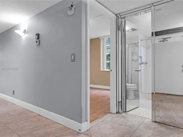 9420 Poinciana Pl # 317, Davie FL 33324