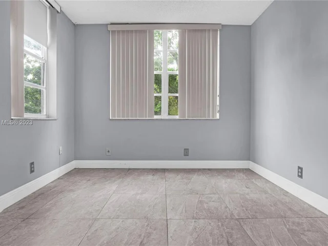 9420 Poinciana Pl # 317, Davie FL 33324