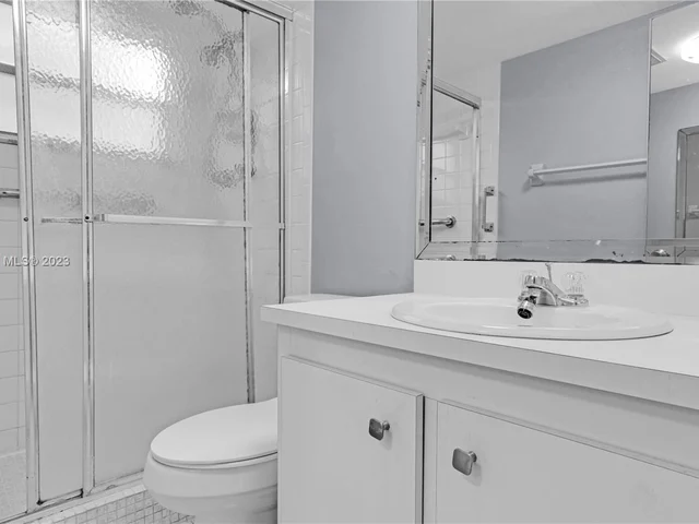 9420 Poinciana Pl # 317, Davie FL 33324