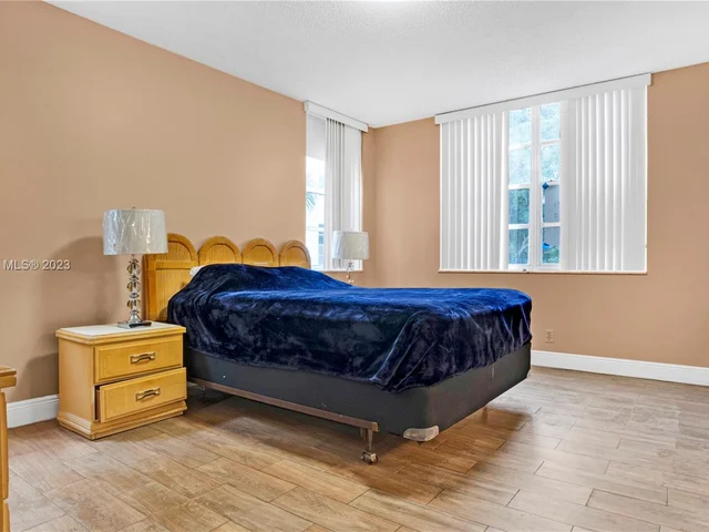 9420 Poinciana Pl # 317, Davie FL 33324