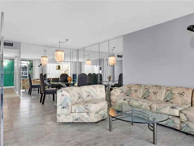 9420 Poinciana Pl # 317, Davie FL 33324