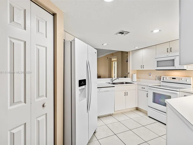 12528 Crystal Pointe Dr # 102, Boynton Beach FL 33437