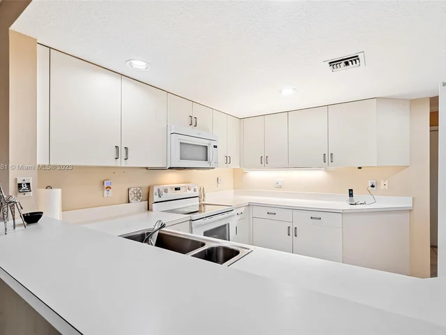 12528 Crystal Pointe Dr # 102, Boynton Beach FL 33437