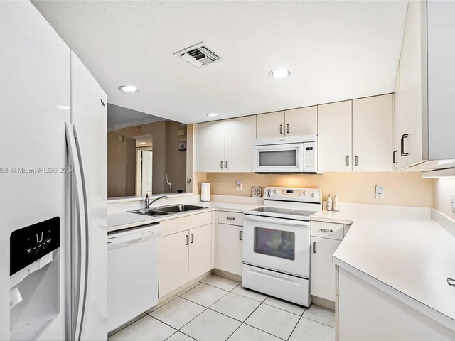 12528 Crystal Pointe Dr # 102, Boynton Beach FL 33437