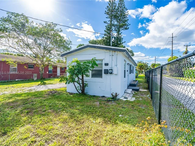 1430 NW 7th St, Fort Lauderdale FL 33311