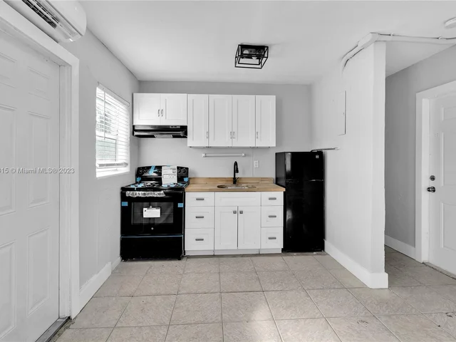 1430 NW 7th St, Fort Lauderdale FL 33311