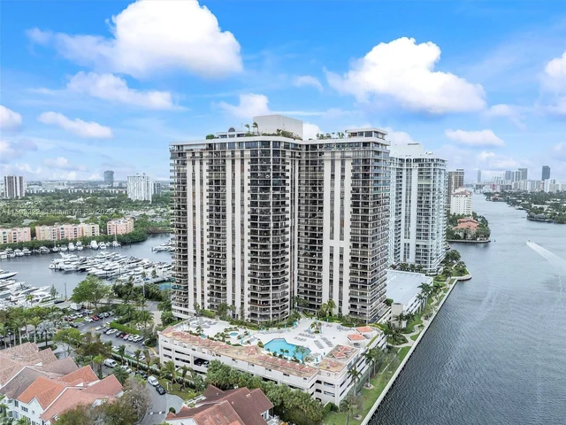 19667 Turnberry Way # 3E, Aventura FL 33180