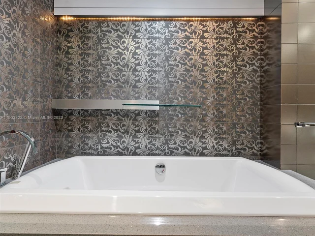 19667 Turnberry Way # 3E, Aventura FL 33180