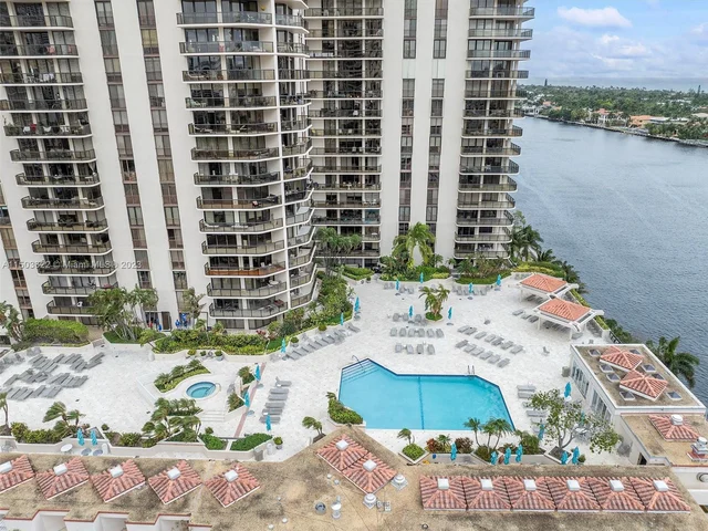 19667 Turnberry Way # 3E, Aventura FL 33180