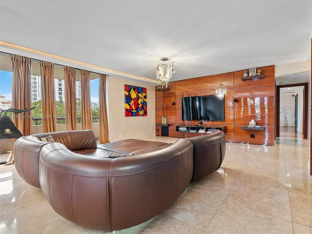 19667 Turnberry Way # 3E, Aventura FL 33180