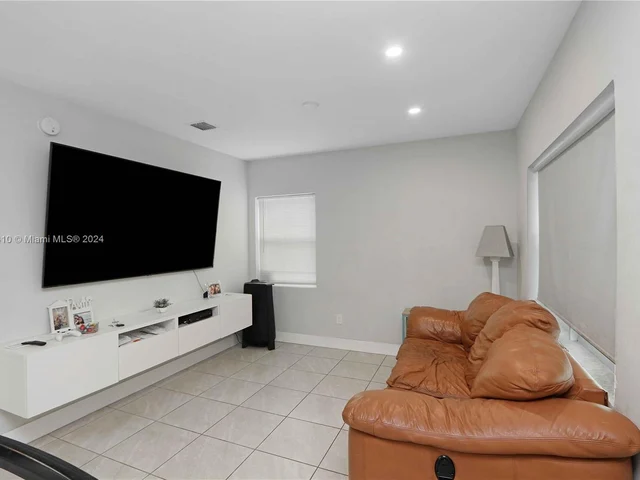 1500 NE 183rd St, North Miami Beach FL 33179