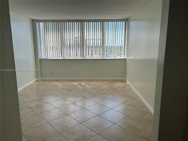 3140 S Ocean Dr # 1012, Hallandale Beach FL 33009