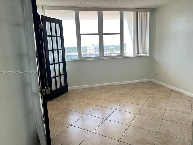 3140 S Ocean Dr # 1012, Hallandale Beach FL 33009