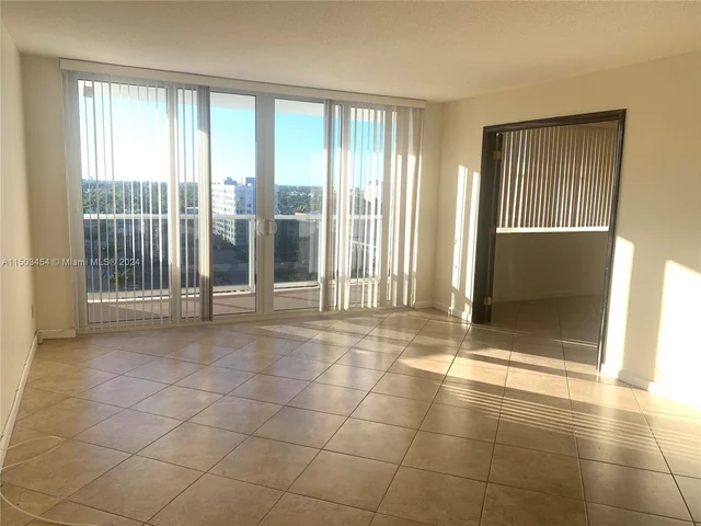 3140 S Ocean Dr # 1012, Hallandale Beach FL 33009