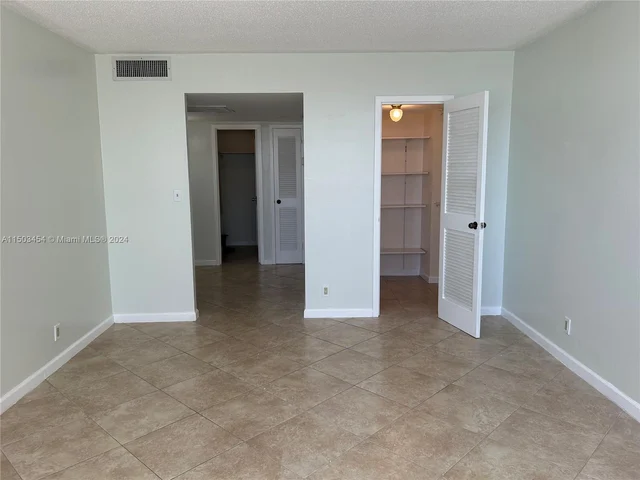 3140 S Ocean Dr # 1012, Hallandale Beach FL 33009