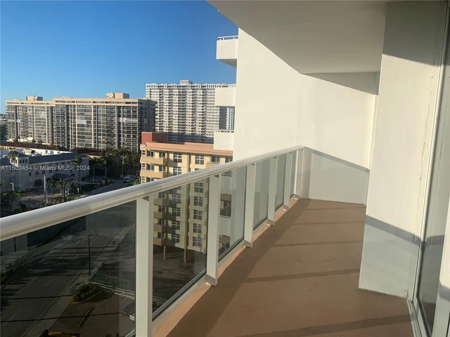 3140 S Ocean Dr # 1012, Hallandale Beach FL 33009