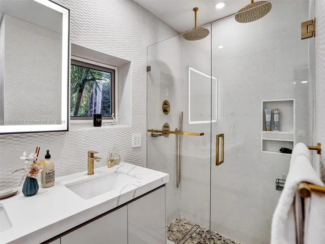 700 N Victoria Park Rd, Fort Lauderdale FL 33304