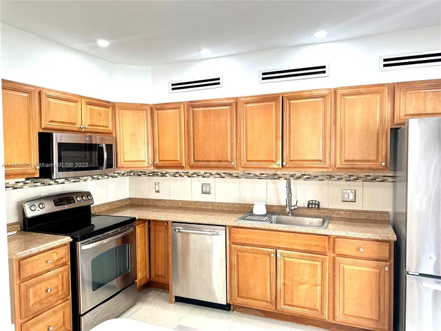 261 188th St, Sunny Isles Beach FL 33160