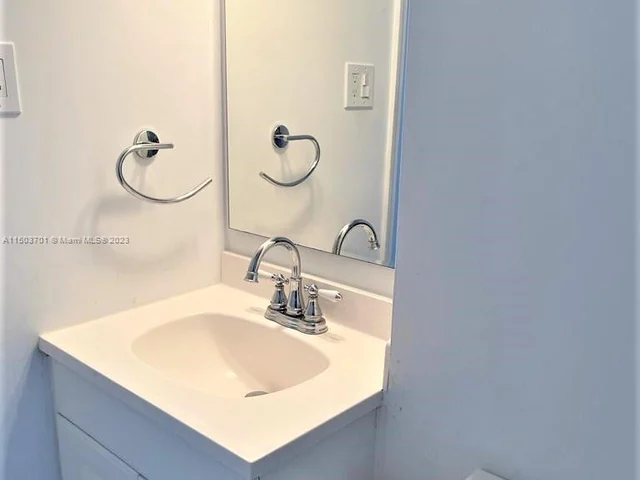 5005 Collins Ave # 420, Miami Beach FL 33140