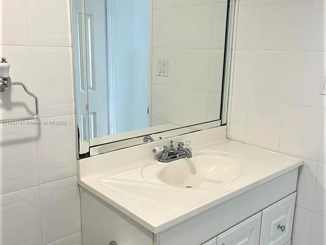 5005 Collins Ave # 420, Miami Beach FL 33140