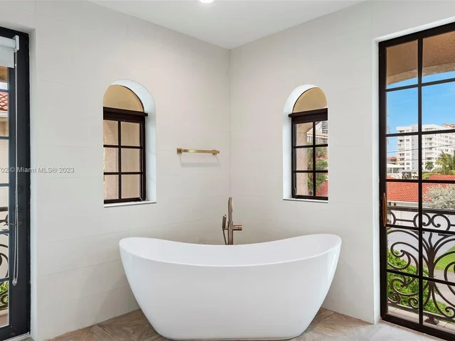 636 PALM DRIVE, Hallandale Beach FL 33009