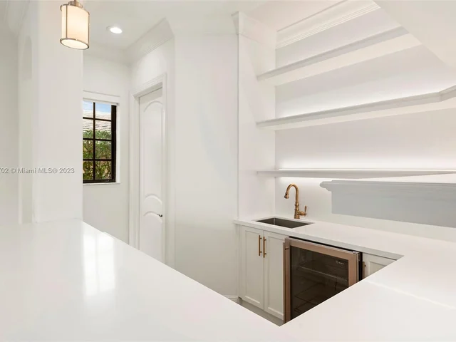 636 PALM DRIVE, Hallandale Beach FL 33009