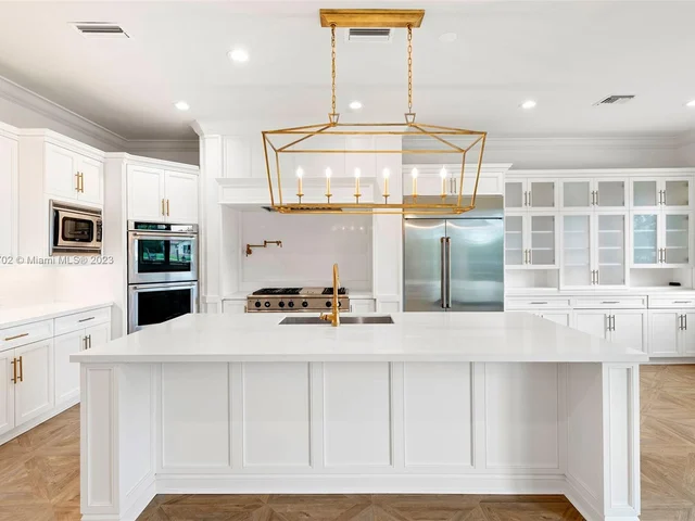 636 PALM DRIVE, Hallandale Beach FL 33009