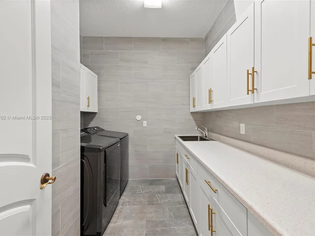 636 PALM DRIVE, Hallandale Beach FL 33009