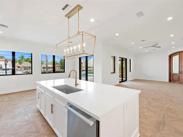 636 PALM DRIVE, Hallandale Beach FL 33009