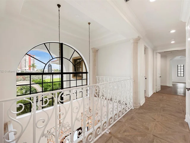 636 PALM DRIVE, Hallandale Beach FL 33009