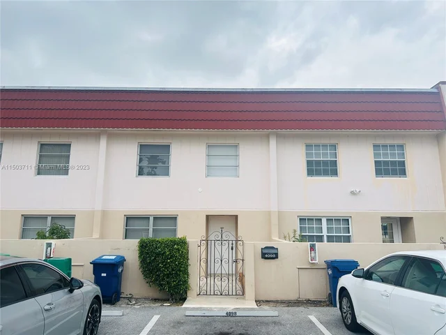 4098 Inverrary Dr # 12E, Lauderhill FL 33319