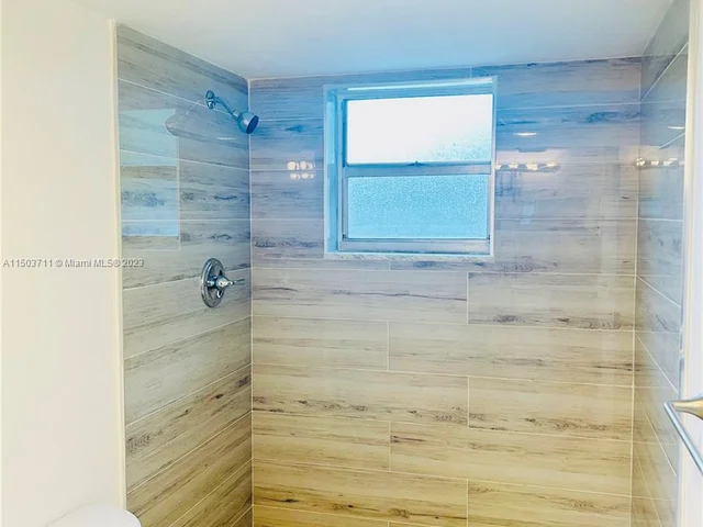 4098 Inverrary Dr # 12E, Lauderhill FL 33319