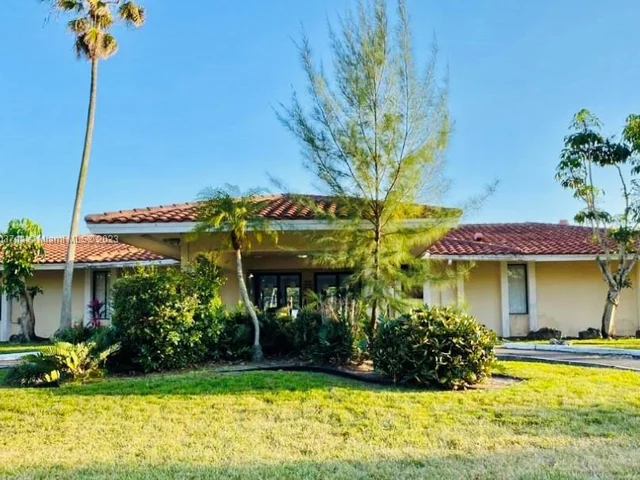 4098 Inverrary Dr # 12E, Lauderhill FL 33319