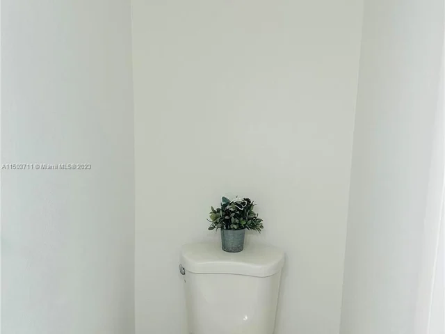 4098 Inverrary Dr # 12E, Lauderhill FL 33319