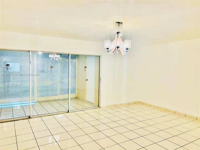 4098 Inverrary Dr # 12E, Lauderhill FL 33319