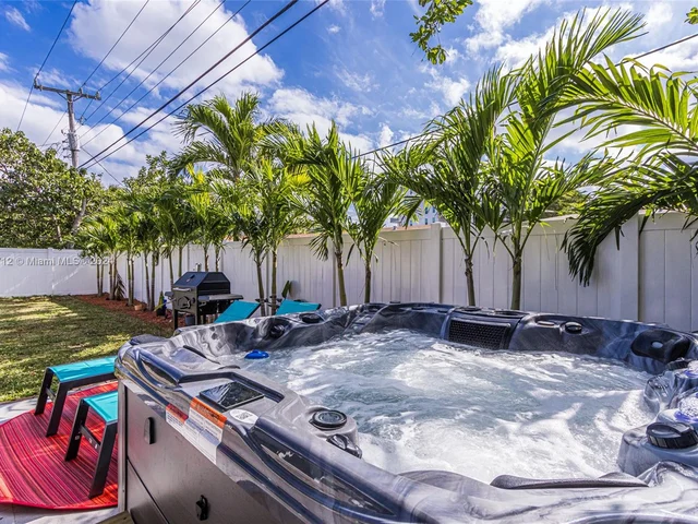 2260 NE 62nd St, Fort Lauderdale FL 33308