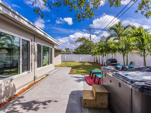 2260 NE 62nd St, Fort Lauderdale FL 33308