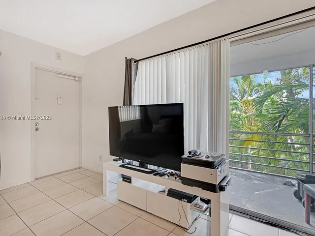 1100 NE 1st Ct # 201, Hallandale Beach FL 33009