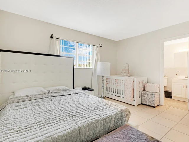 1100 NE 1st Ct # 201, Hallandale Beach FL 33009