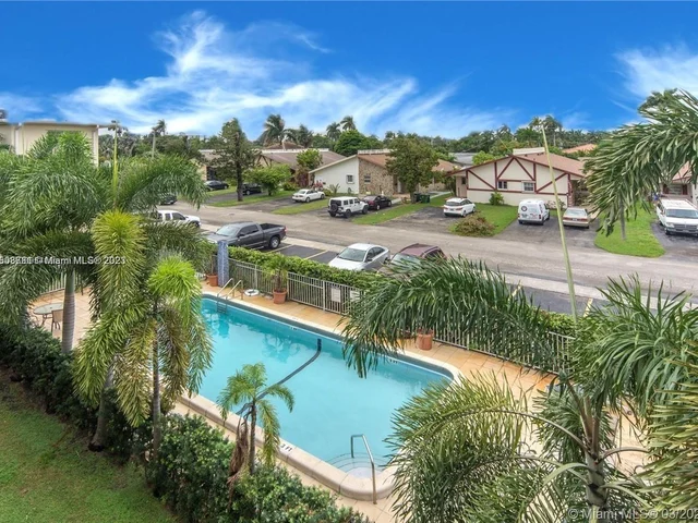 1100 NE 1st Ct # 201, Hallandale Beach FL 33009