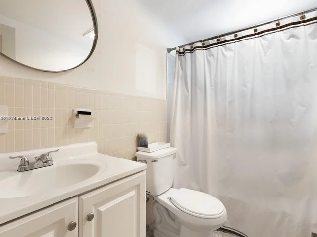 1100 NE 1st Ct # 201, Hallandale Beach FL 33009