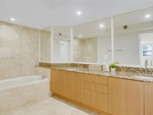 6917 Collins Ave # 705, Miami Beach FL 33141