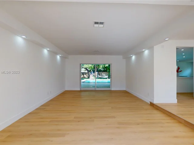 7955 SW 162nd St, Palmetto Bay FL 33157