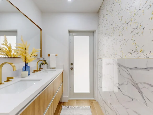 7955 SW 162nd St, Palmetto Bay FL 33157