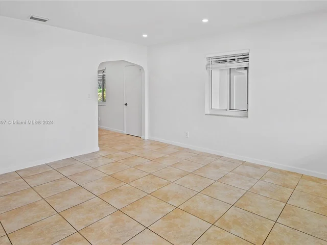 1270 NE 161 St, North Miami Beach FL 33162