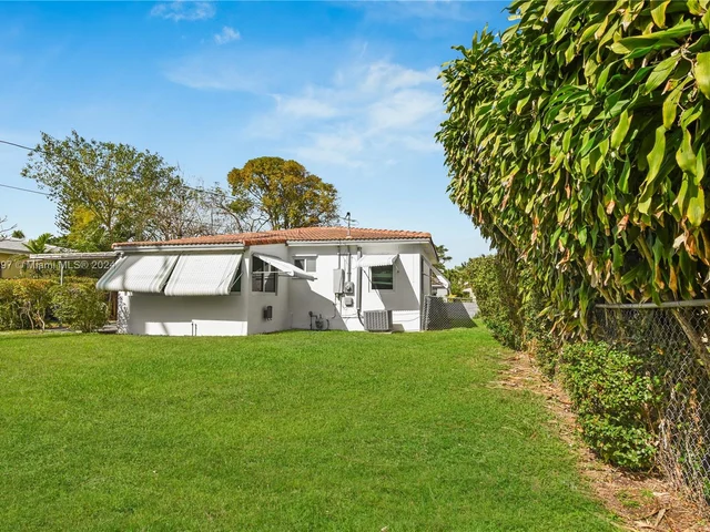 1270 NE 161 St, North Miami Beach FL 33162