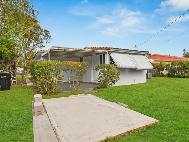 1270 NE 161 St, North Miami Beach FL 33162