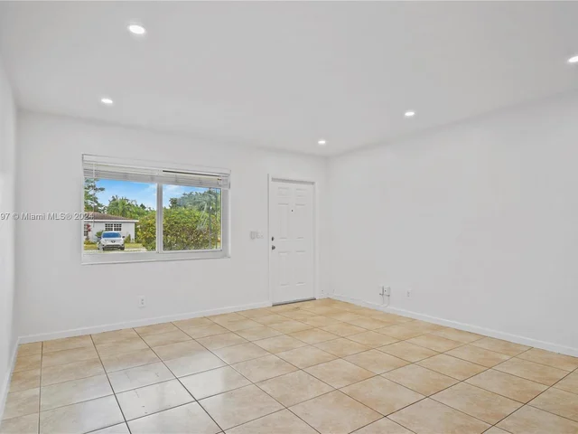 1270 NE 161 St, North Miami Beach FL 33162
