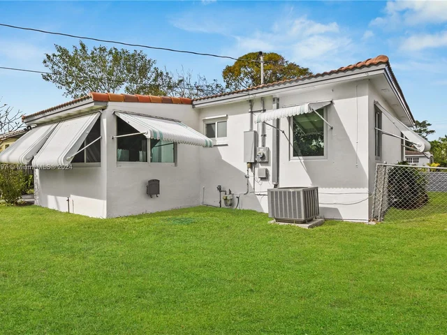 1270 NE 161 St, North Miami Beach FL 33162