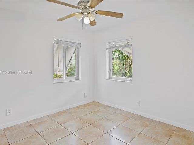 1270 NE 161 St, North Miami Beach FL 33162